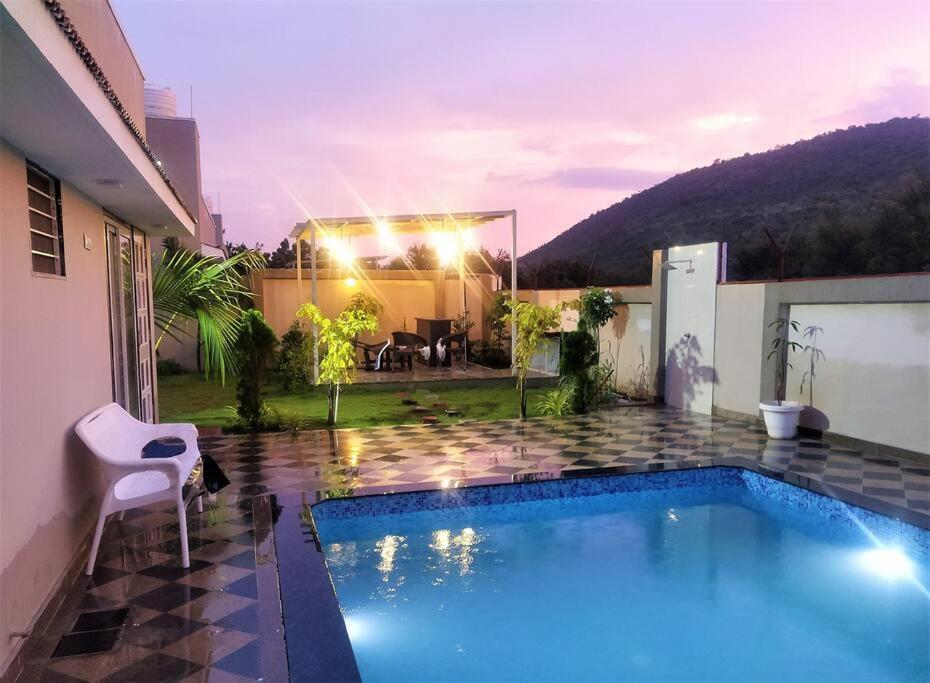 Nine Hill Villa - 2Bhk Private Villa With Pool Удайпур Екстер'єр фото